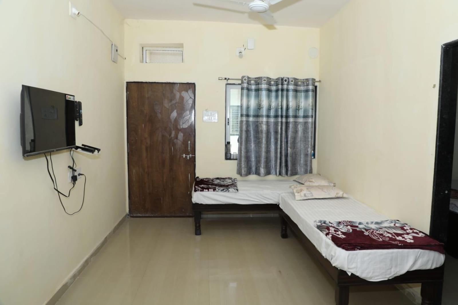 Aradhya Prime Home Stay Garudeshwar Exteriör bild
